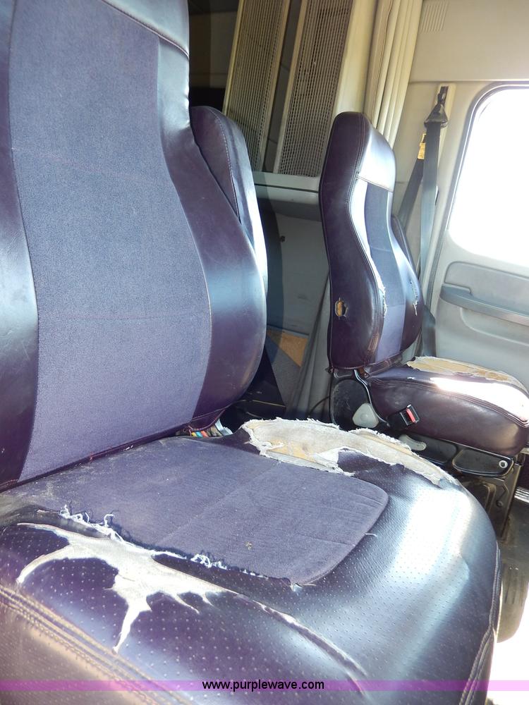 image for item I4251 2001 Freightliner Century Class ST120 semi truck