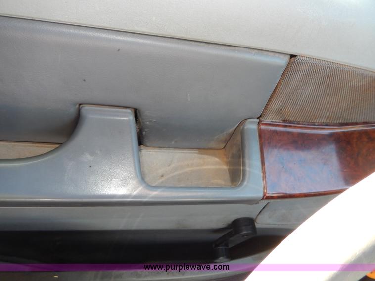 image for item I4251 2001 Freightliner Century Class ST120 semi truck