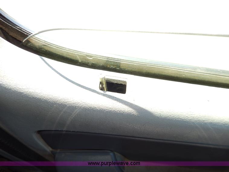 image for item I4251 2001 Freightliner Century Class ST120 semi truck