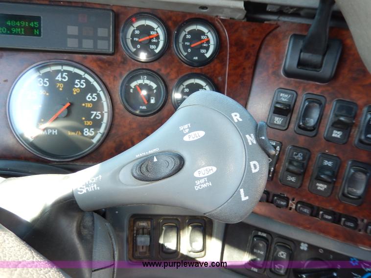 image for item I4251 2001 Freightliner Century Class ST120 semi truck