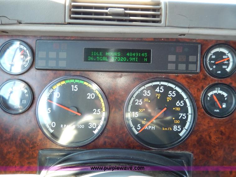 image for item I4251 2001 Freightliner Century Class ST120 semi truck