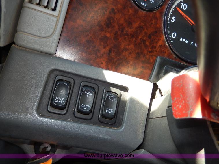 image for item I4251 2001 Freightliner Century Class ST120 semi truck