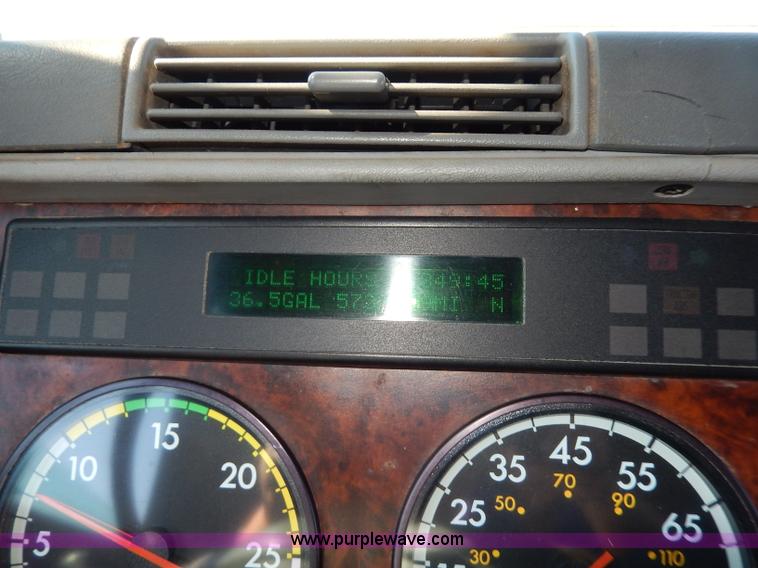 image for item I4251 2001 Freightliner Century Class ST120 semi truck