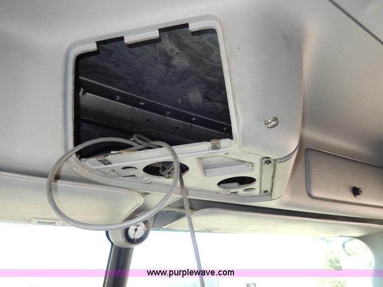 image for item I4251 2001 Freightliner Century Class ST120 semi truck