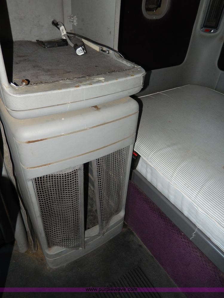 image for item I4251 2001 Freightliner Century Class ST120 semi truck