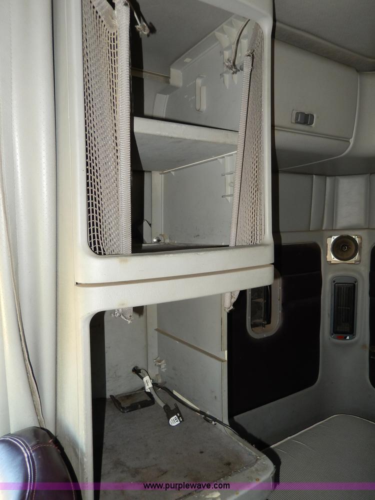 image for item I4251 2001 Freightliner Century Class ST120 semi truck