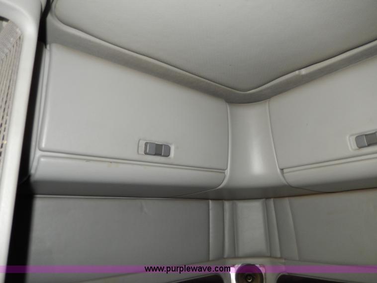 image for item I4251 2001 Freightliner Century Class ST120 semi truck