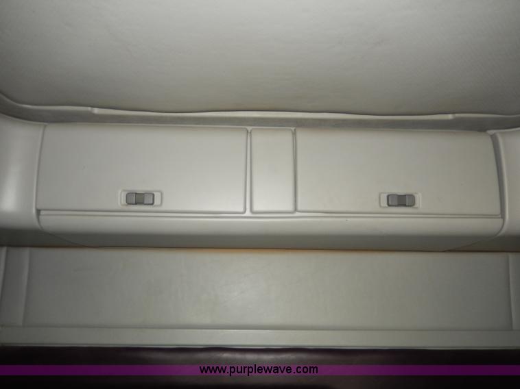 image for item I4251 2001 Freightliner Century Class ST120 semi truck