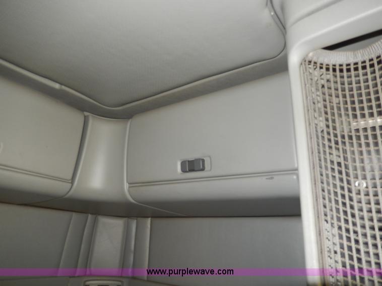 image for item I4251 2001 Freightliner Century Class ST120 semi truck