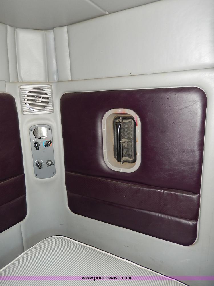 image for item I4251 2001 Freightliner Century Class ST120 semi truck