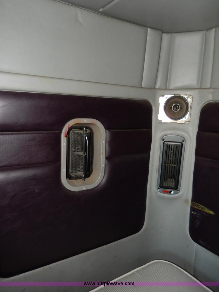 image for item I4251 2001 Freightliner Century Class ST120 semi truck