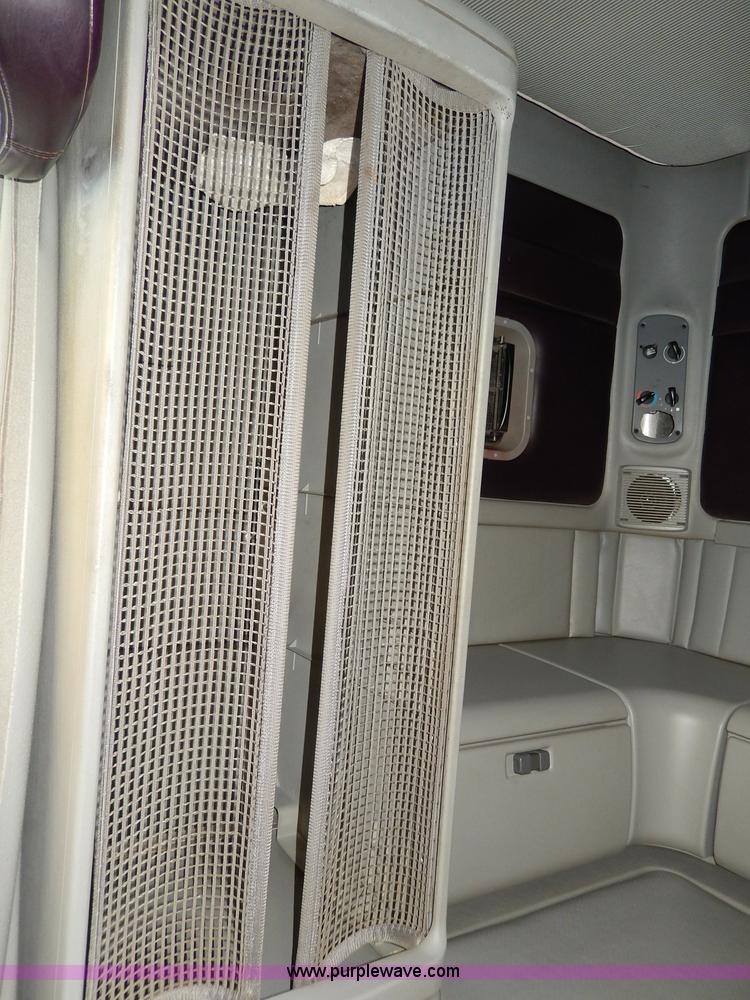 image for item I4251 2001 Freightliner Century Class ST120 semi truck