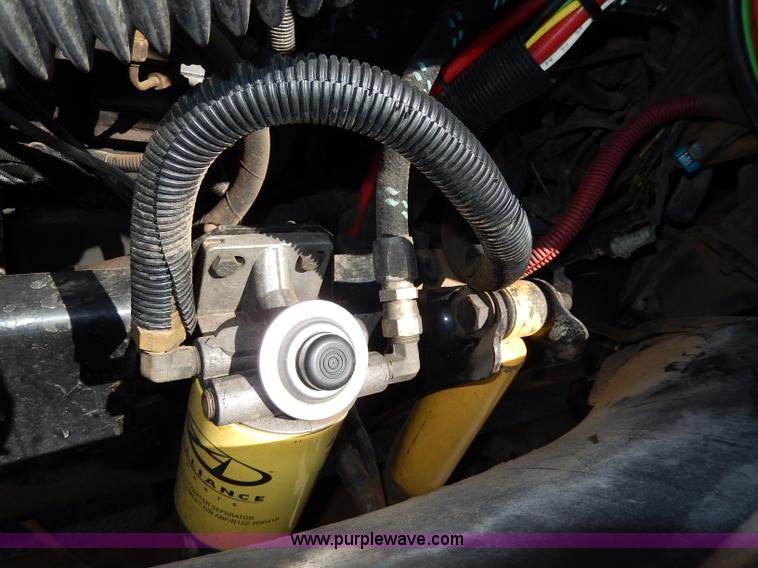 image for item I4251 2001 Freightliner Century Class ST120 semi truck