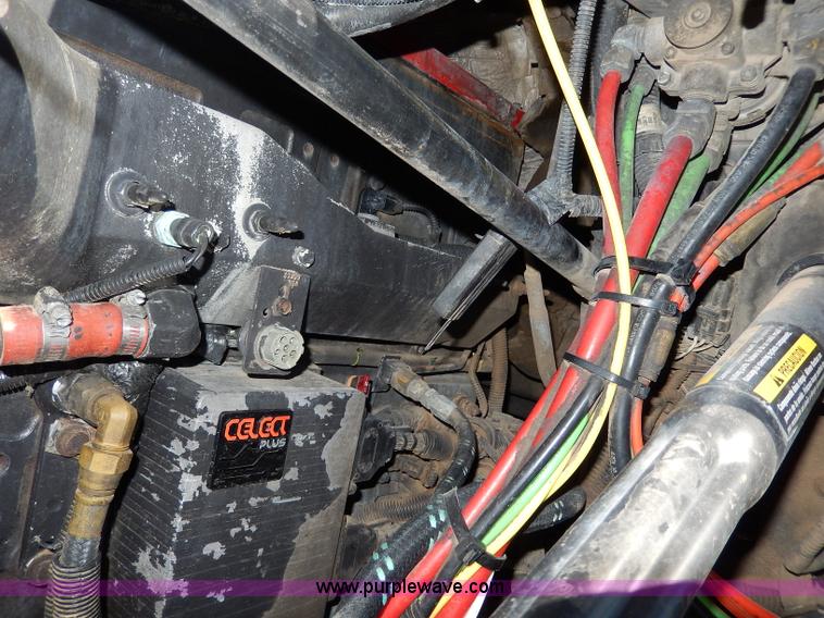 image for item I4251 2001 Freightliner Century Class ST120 semi truck