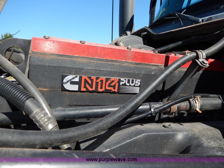 image for item I4251 2001 Freightliner Century Class ST120 semi truck