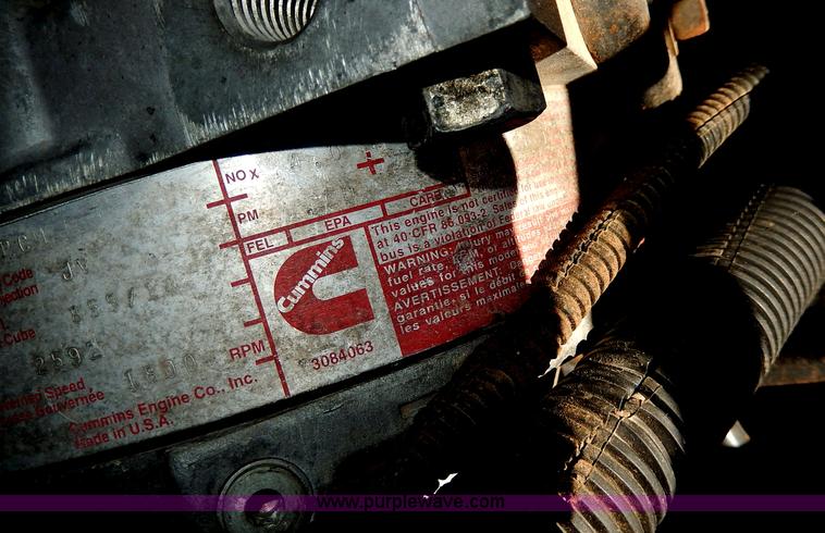 image for item I4251 2001 Freightliner Century Class ST120 semi truck