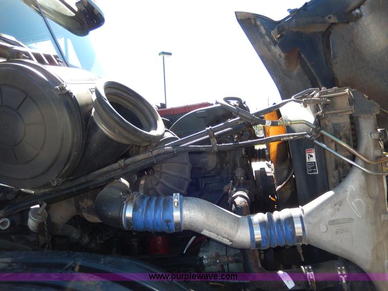 image for item I4251 2001 Freightliner Century Class ST120 semi truck