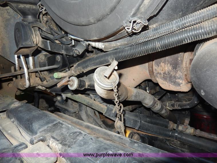 image for item I4251 2001 Freightliner Century Class ST120 semi truck