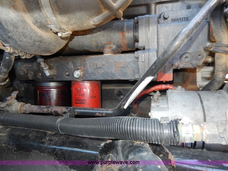 image for item I4251 2001 Freightliner Century Class ST120 semi truck