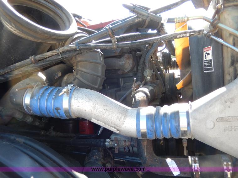 image for item I4251 2001 Freightliner Century Class ST120 semi truck