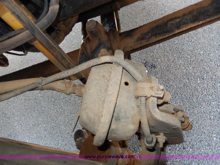 image for item I4251 2001 Freightliner Century Class ST120 semi truck