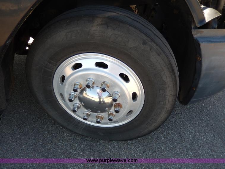 image for item I4251 2001 Freightliner Century Class ST120 semi truck