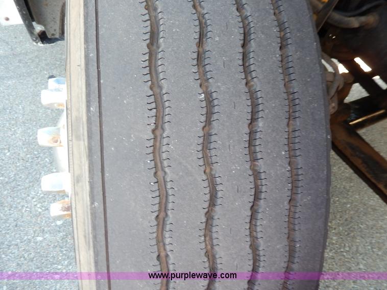 image for item I4251 2001 Freightliner Century Class ST120 semi truck