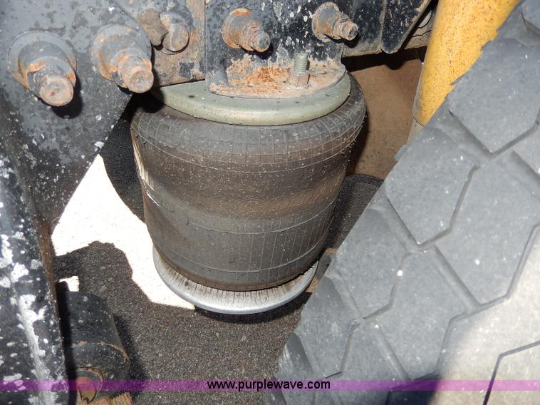 image for item I4251 2001 Freightliner Century Class ST120 semi truck