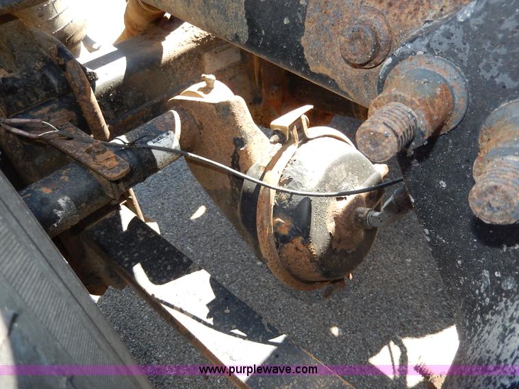 image for item I4251 2001 Freightliner Century Class ST120 semi truck