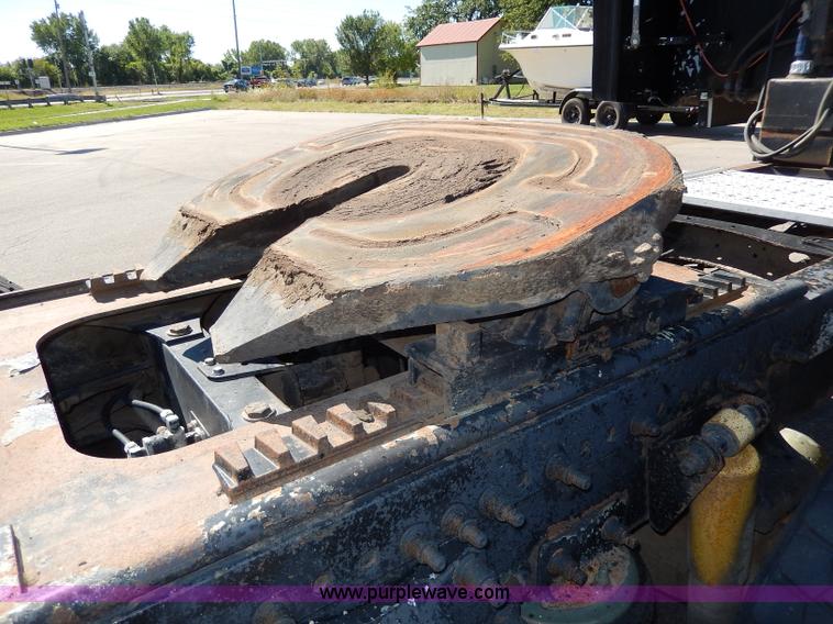 image for item I4251 2001 Freightliner Century Class ST120 semi truck