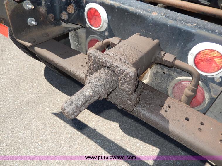 image for item I4251 2001 Freightliner Century Class ST120 semi truck