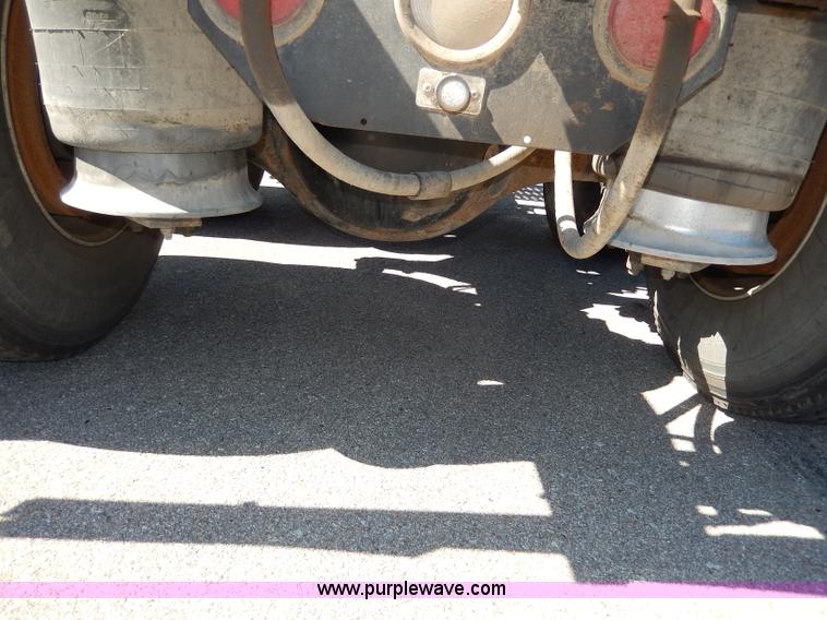 image for item I4251 2001 Freightliner Century Class ST120 semi truck