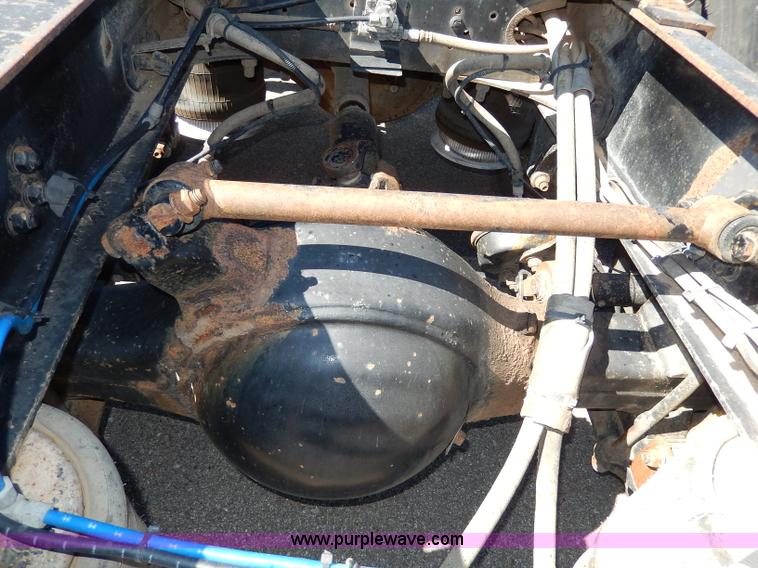 image for item I4251 2001 Freightliner Century Class ST120 semi truck