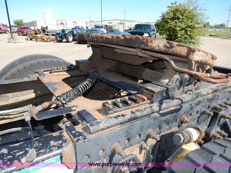 image for item I4251 2001 Freightliner Century Class ST120 semi truck