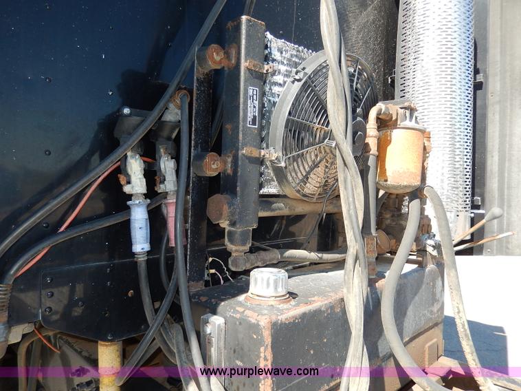 image for item I4251 2001 Freightliner Century Class ST120 semi truck