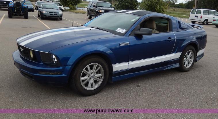 image for item I4255 2006 Ford Mustang