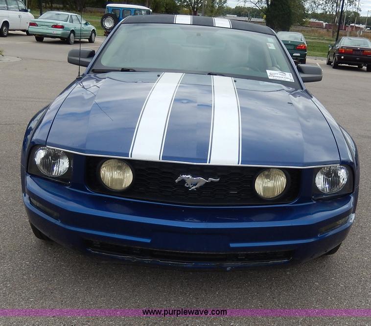 image for item I4255 2006 Ford Mustang