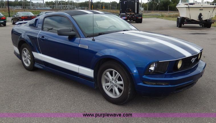 image for item I4255 2006 Ford Mustang