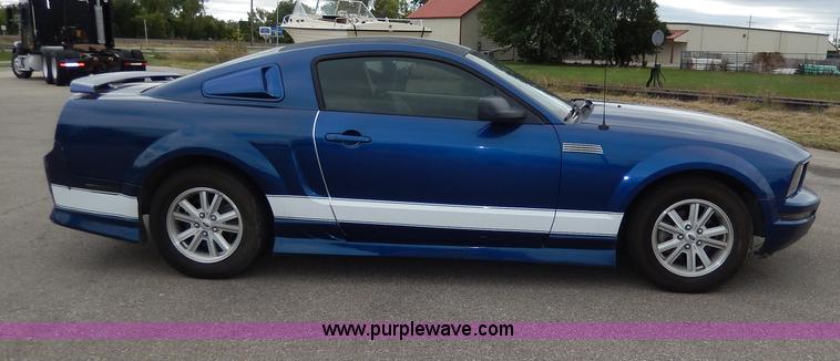 image for item I4255 2006 Ford Mustang