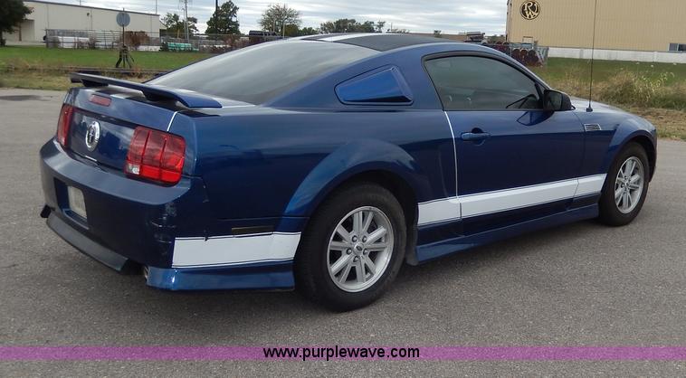 image for item I4255 2006 Ford Mustang