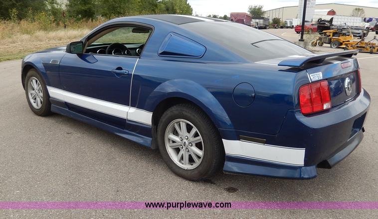 image for item I4255 2006 Ford Mustang