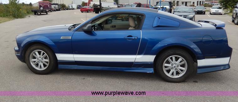 image for item I4255 2006 Ford Mustang