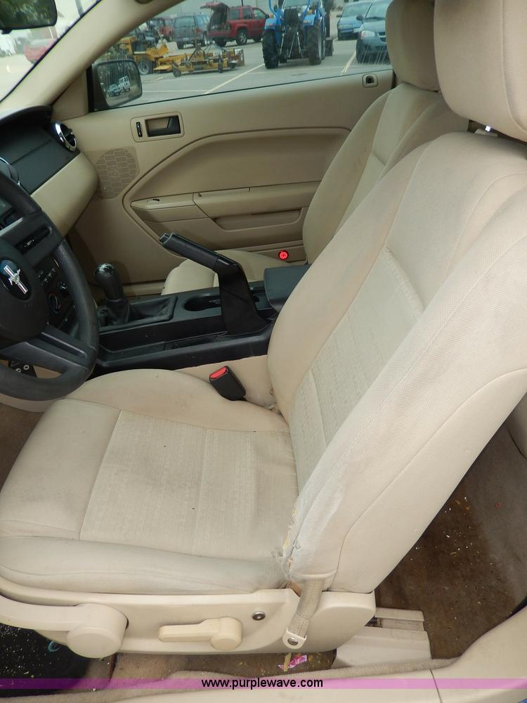 image for item I4255 2006 Ford Mustang