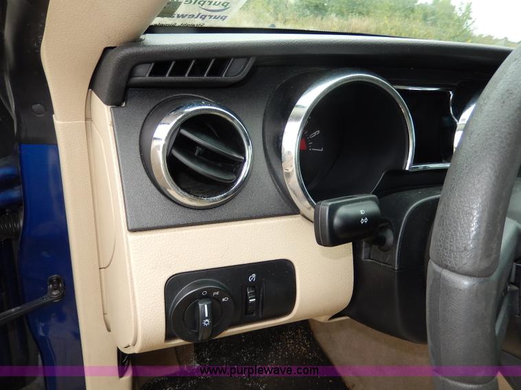 image for item I4255 2006 Ford Mustang