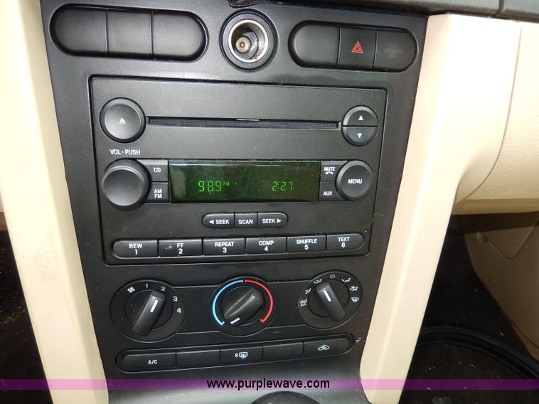 image for item I4255 2006 Ford Mustang