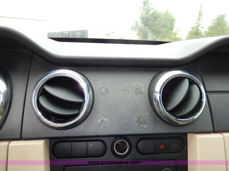 image for item I4255 2006 Ford Mustang