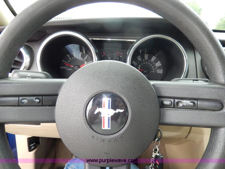 image for item I4255 2006 Ford Mustang