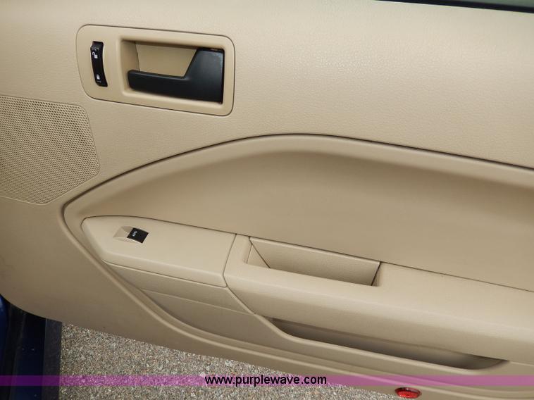 image for item I4255 2006 Ford Mustang