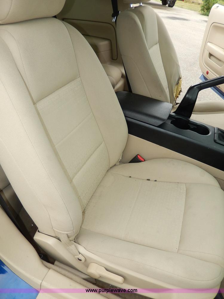 image for item I4255 2006 Ford Mustang