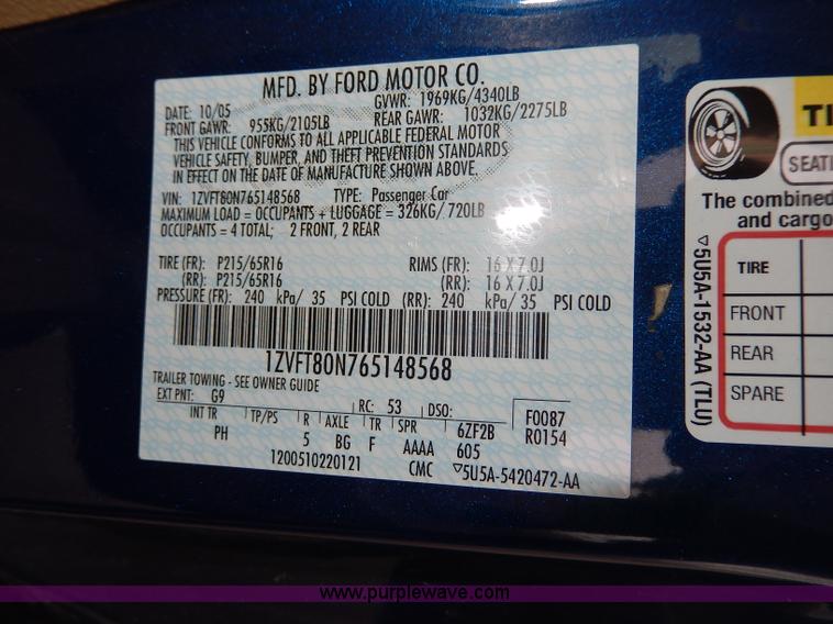 image for item I4255 2006 Ford Mustang